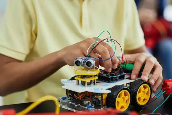 The 13 Best STEM Toys for Kids of All Ages | List of Cool & Unique STEM Toys