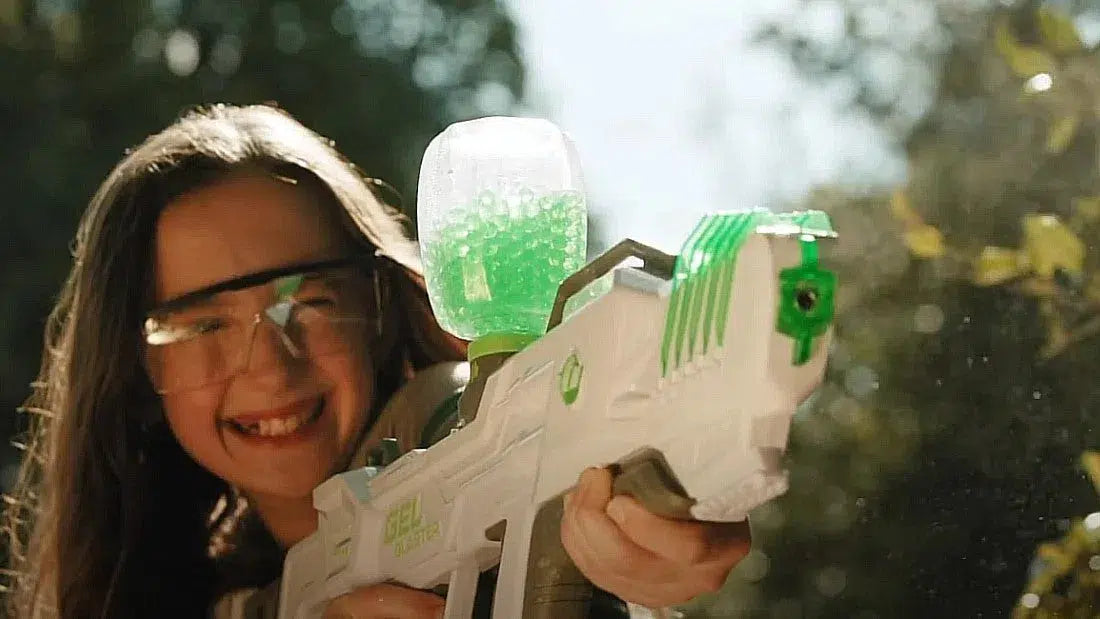 Gel Blaster Girl Aiming Surge XL