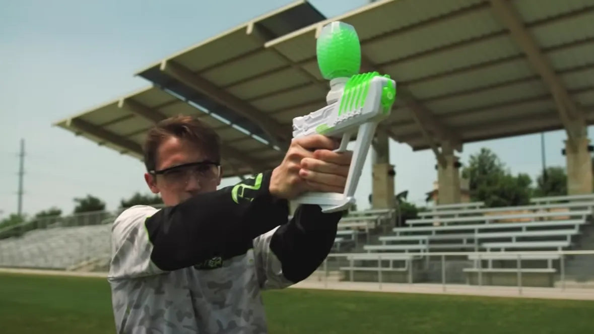 Gel Blaster Boy Aiming Blaster