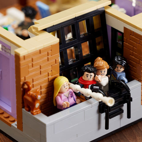 LEGO [Icons] - The Friends Apartments Building Set - Friends Series (10292) - Image 18