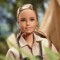 Barbie Signature - Dr. Jane Goodall Doll - Mattel - Inspiring Women Series- Image 3