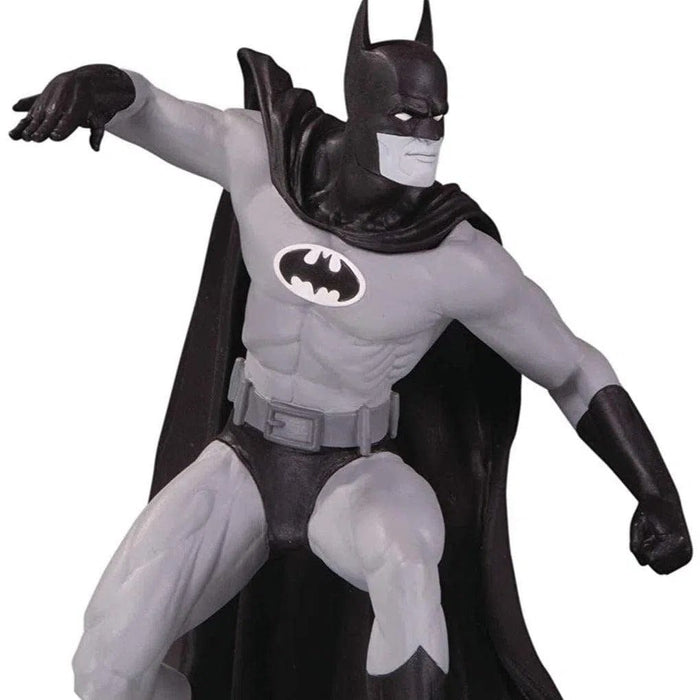 DC Comics - Black & White Gene Colan Batman Statue Figure (6.61") - Diamond Select Toys