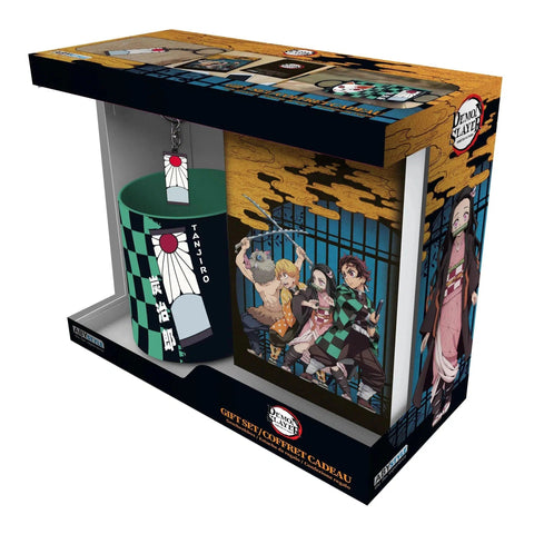 Demon Slayer - 3-Piece Gift Set - ABYstyle - 11 oz. Tanjiro Mug, Hanafuda Keychain, Notebook