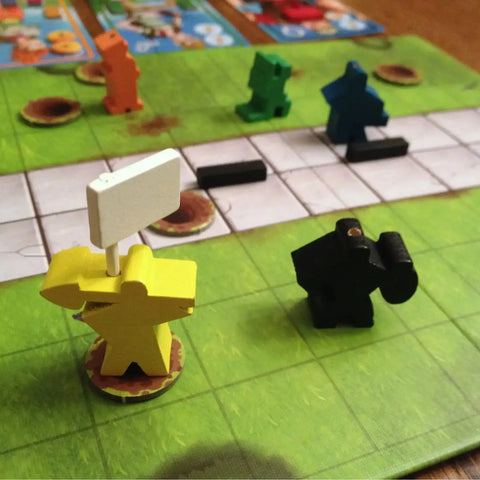 Flag Dash - Competitive Strategy Board Game for Family and Adults (2-4 Players, Ages 8+) - Ultra PRO - Image 16