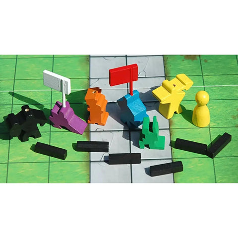 Flag Dash - Competitive Strategy Board Game for Family and Adults (2-4 Players, Ages 8+) - Ultra PRO - Image 7