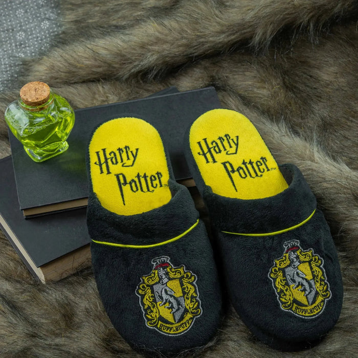 Harry Potter [Wizarding World] - Adult-Size Hufflepuff Slippers (M/L) - Cinereplicas