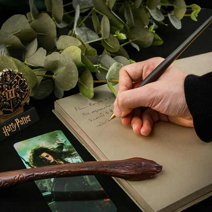 Harry Potter [Wizarding World] - Bellatrix Lestrange Wand Pen with Stand & Lenticular Bookmark - Cinereplicas