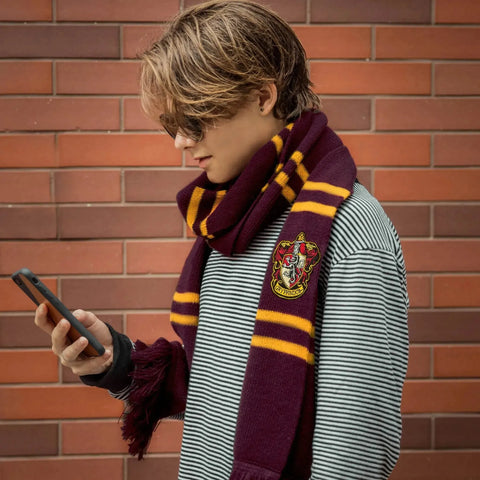 Harry Potter [Wizarding World] - One-Size Gryffindor Unisex Scarf (Deluxe Edition) - Cinereplicas - Image 5