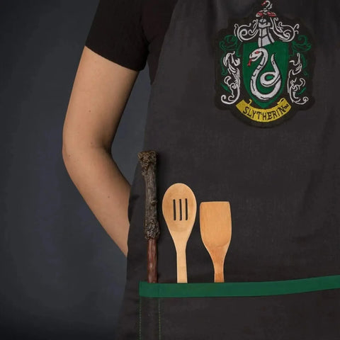 Harry Potter [Wizarding World] - One-Size Slytherin Unisex Kitchen Apron - Cinereplicas - Image 3