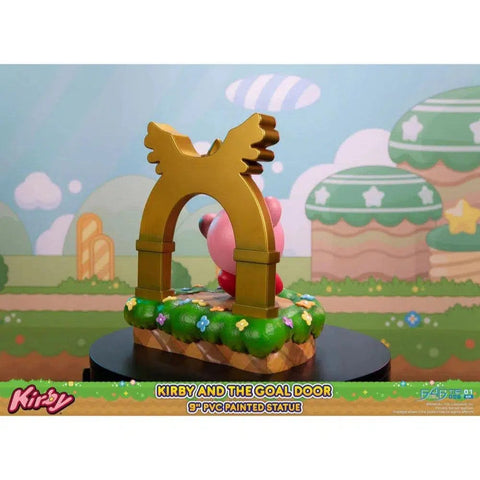 Kirby - Celebrating Kirby at the Goal Door Figure (9