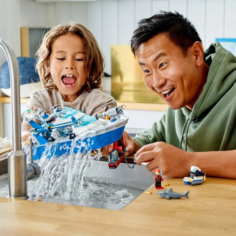 LEGO [City] - Police Patrol Boat Building Set - Police Series (60277) - Image 12