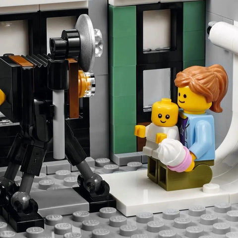 LEGO [Creator Expert] - Assembly Square Building Set - Modular Buildings Collection Series (10255)