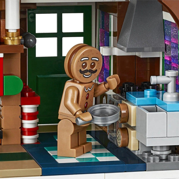 LEGO [Creator Expert] - Gingerbread House Building Set - Winter Village Collection Series (10267)
