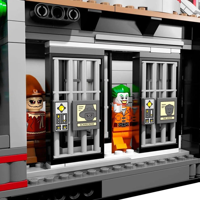 LEGO [DC Comics Super Heroes] - Batman: Arkham Asylum Breakout Building Set - Batman Series (10937)