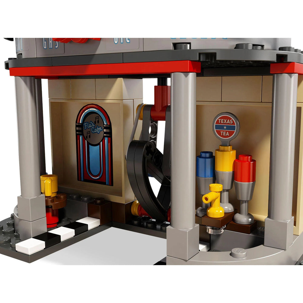 LEGO [Disney: Cars 2] - Flo's V8 Cafe (8487)