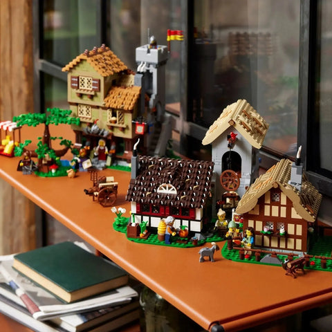 LEGO [Icons] - Medieval Town Square Building Set - Castle System Series (10332) - Image 12