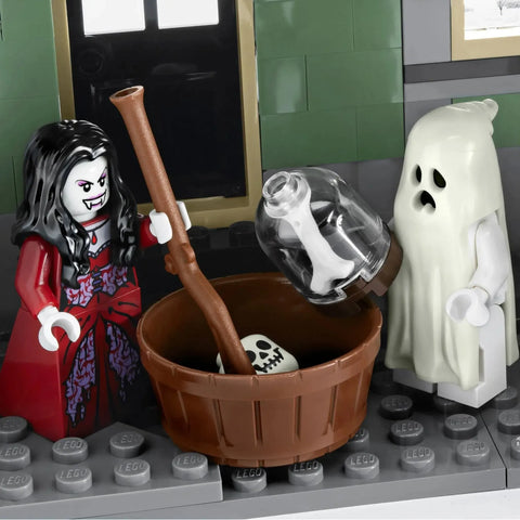 LEGO [Monster Fighters] - Haunted House Building Set - (10228)