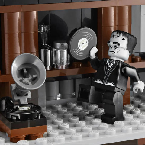 LEGO [Monster Fighters] - Haunted House Building Set - (10228)