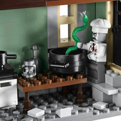 LEGO [Monster Fighters] - Haunted House Building Set - (10228)
