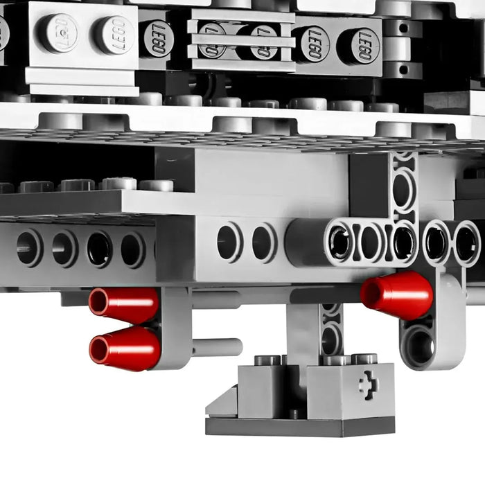 LEGO [Star Wars] - Millennium Falcon Building Set - Episode IV Series (7965)