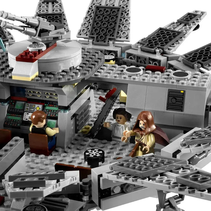 LEGO [Star Wars] - Millennium Falcon Building Set - Episode IV Series (7965)