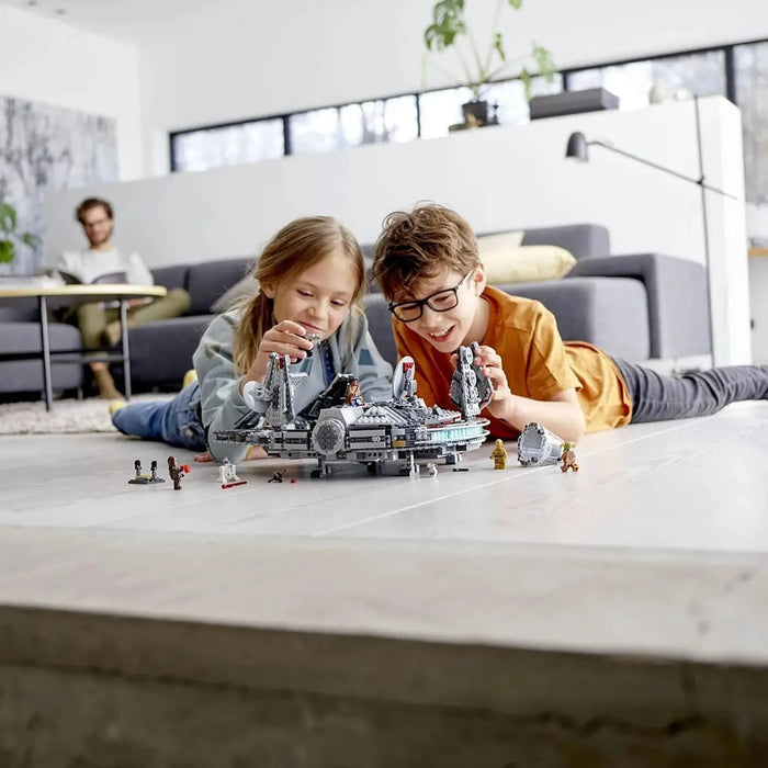 LEGO [Star Wars] - Millennium Falcon Building Set - Episode IX Series (75257)