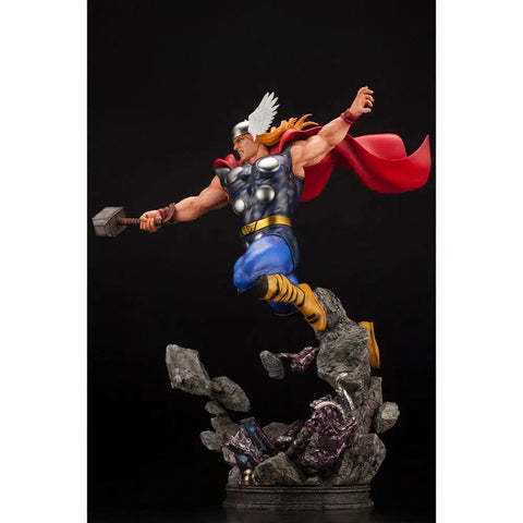 Marvel Comics - Retro Thor Statue Figure (17.5