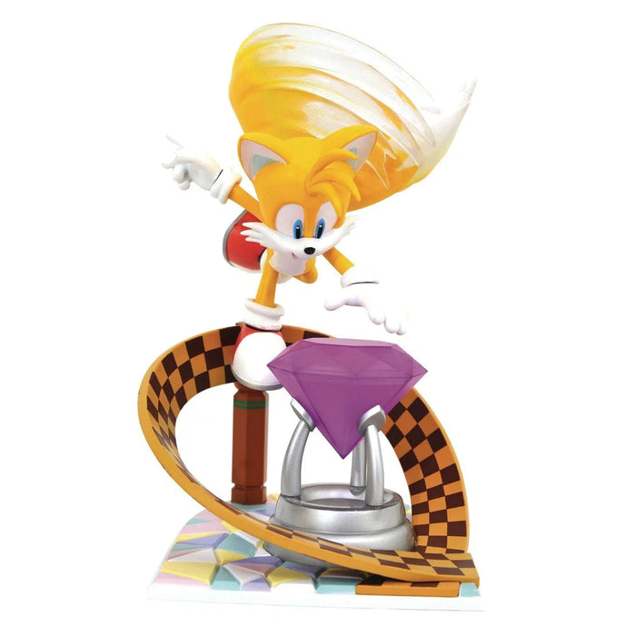 Sonic the Hedgehog - Tails Figure (9") - Diamond Select Toys - Gallery Diorama Series