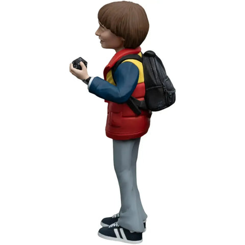 Stranger Things (Season 1) - Will Byers holding D20 Figure (5.6