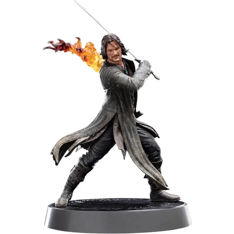 The Lord of the Rings - Weathertop Battle Aragorn with Sword and Torch Statue Figure (11