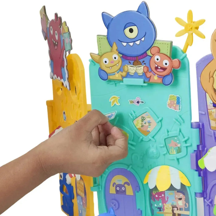 UglyDolls - Uglyville Unfolded Main Street Playset with Exclusive Willard Figure - Hasbro (2019)