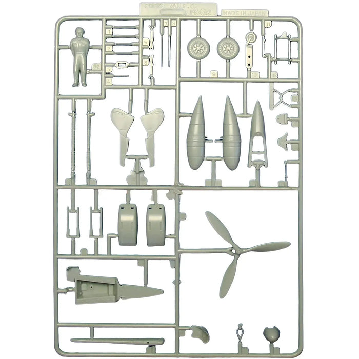 World War II - Focke-Wulf Fw 190 German Military Plane Model Kit (1:48 Scale, Plastic) - Arii